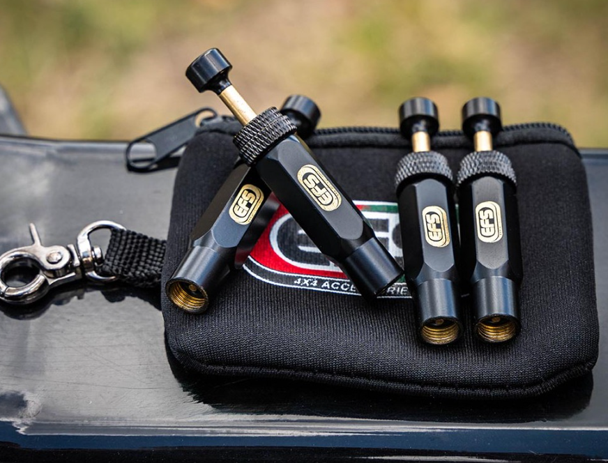 EFS-KIT DE 4 Dégonfleurs de pneus avec pochette derangemet