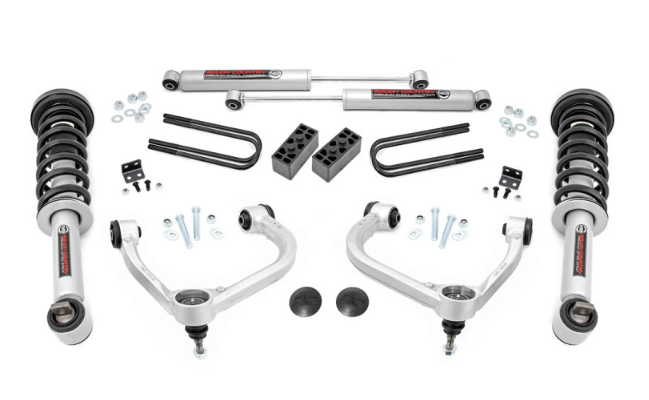 Kit de suspension Rough Country Lift 3'- modèles 4WD-4 AMORTISSEURS +CALES ARRIERES+TRIANGLES SUPERIEURS AV-2021 A 2025