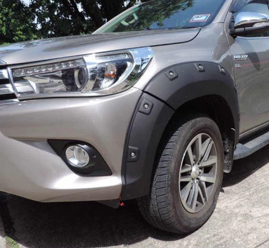 KIT ELARGISSEURS D AILES TOYOTA HILUX REVO (2015-2017)